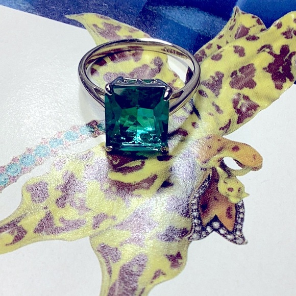 Octagon Light Green Emerald Stone Silver Ring - Picture 3 of 6